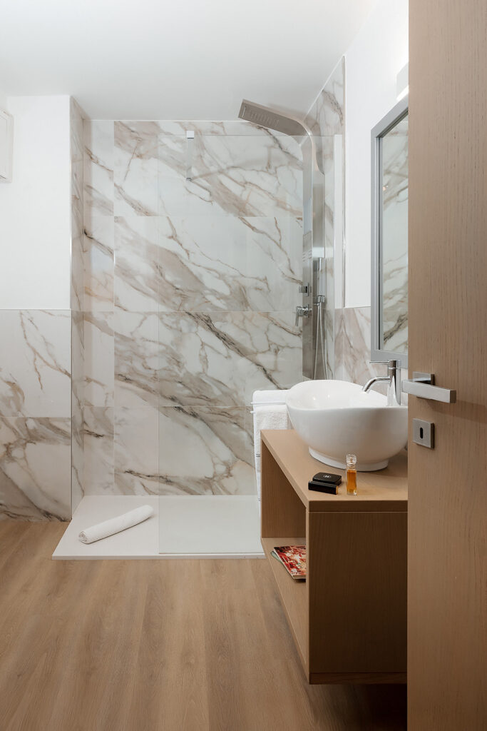 Interior photography of ValAmerica Hotel in Valtellina, showing guest rooms, curated details and dishes from the Ciao Bella restaurant, inspired by Italian hospitality with an American touch.